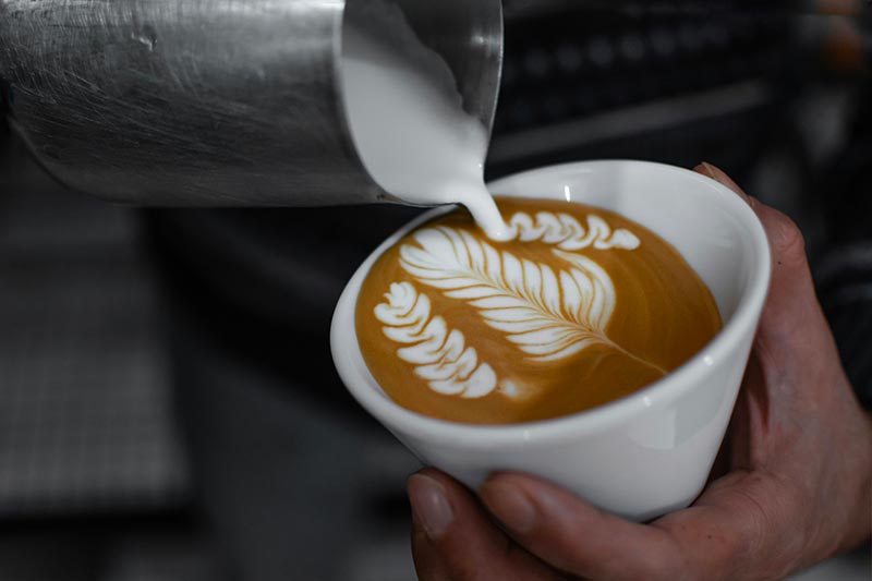 Comment dessiner une tulipe en latte art ?